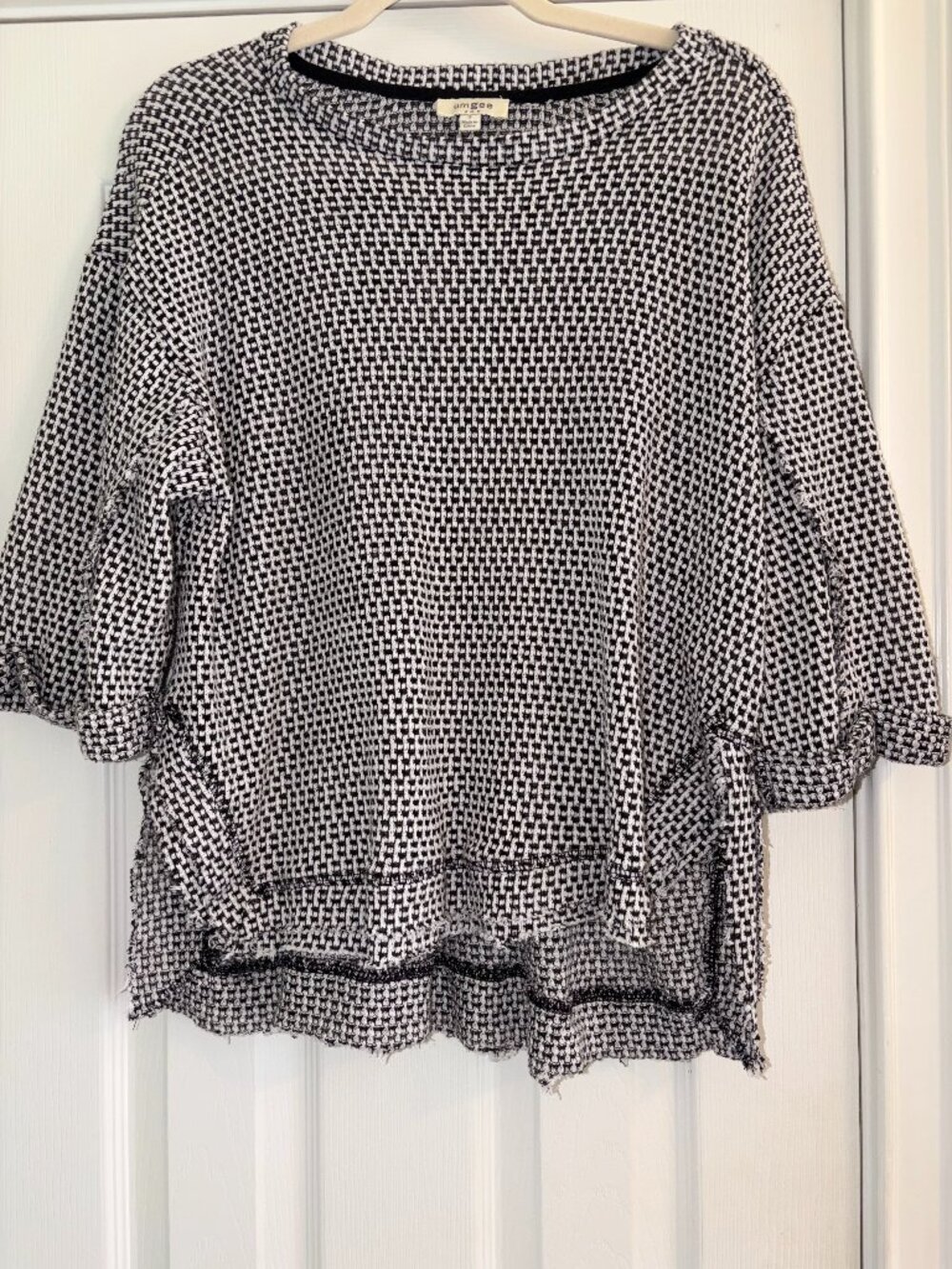 Umgee Smal Black White Round Neck Frayed Hem Blouse